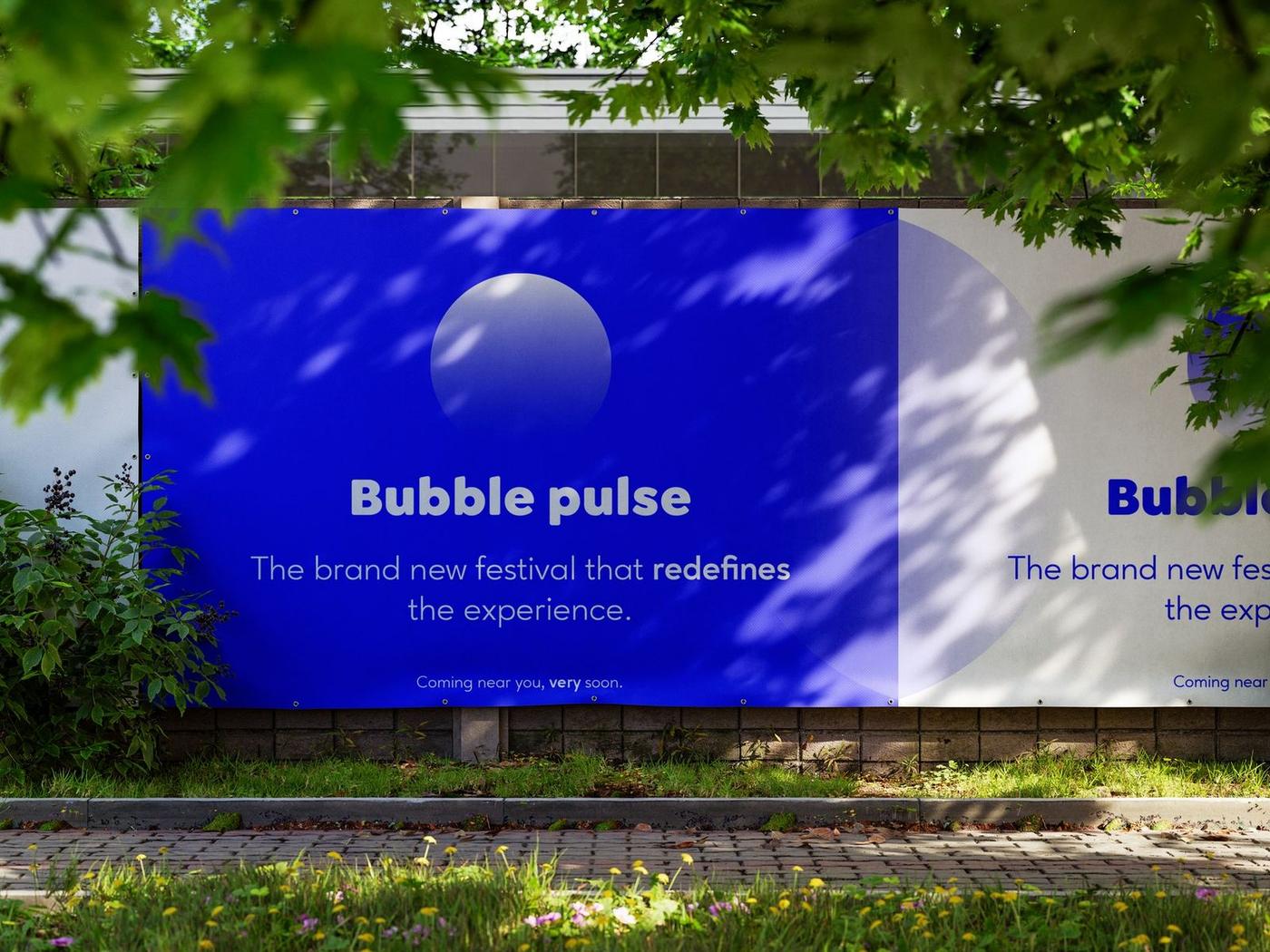 Bannière extérieure Bubble Pulse sur un mur