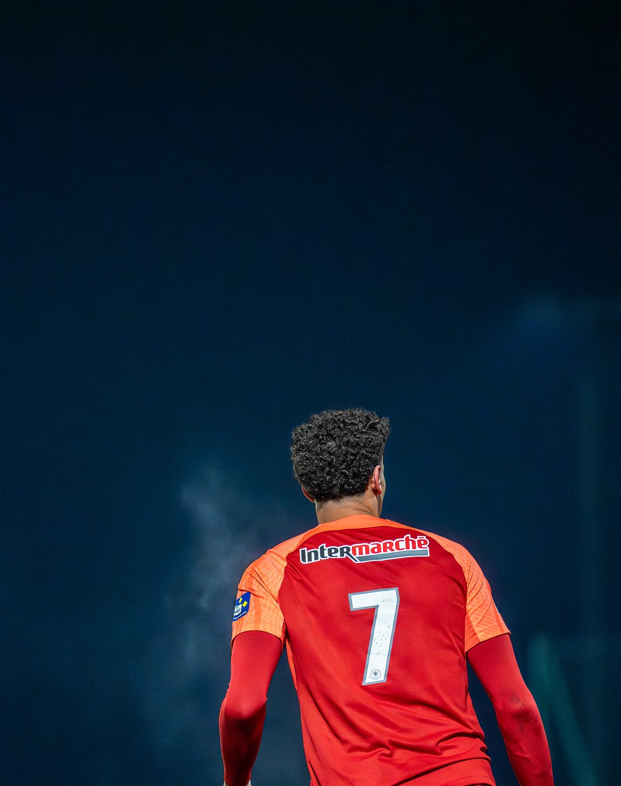 Joueur de dos, maillot numéro 8
