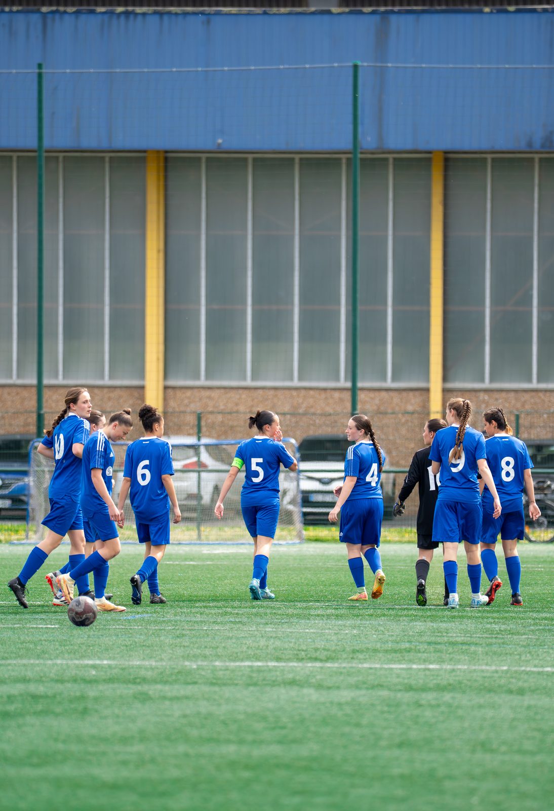 Équipe féminine regroupée sur le terrain